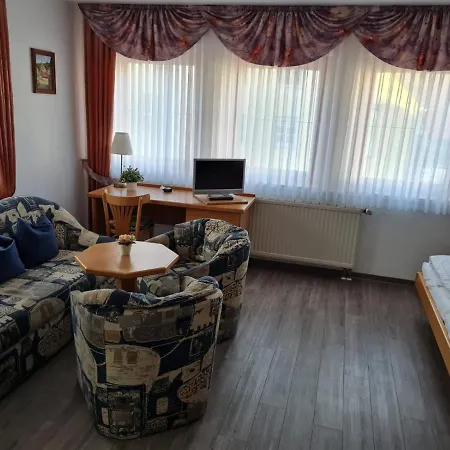 Pensión Jung, Bäckerei-konditorei&café 3*